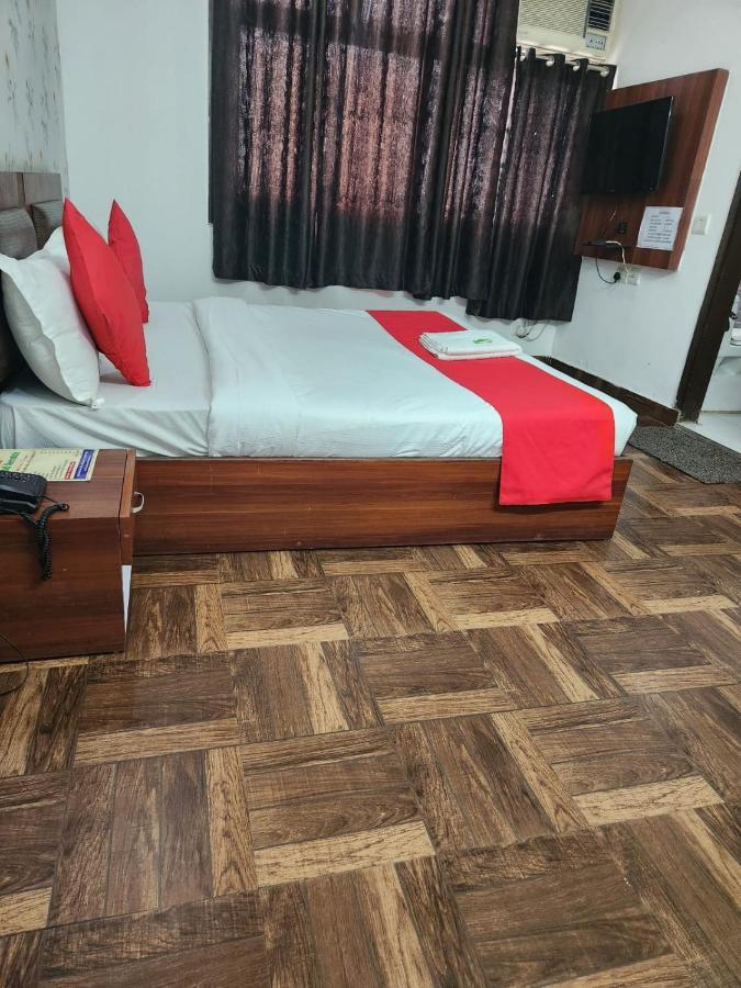 Hotel cozy cave Nuova Delhi Esterno foto