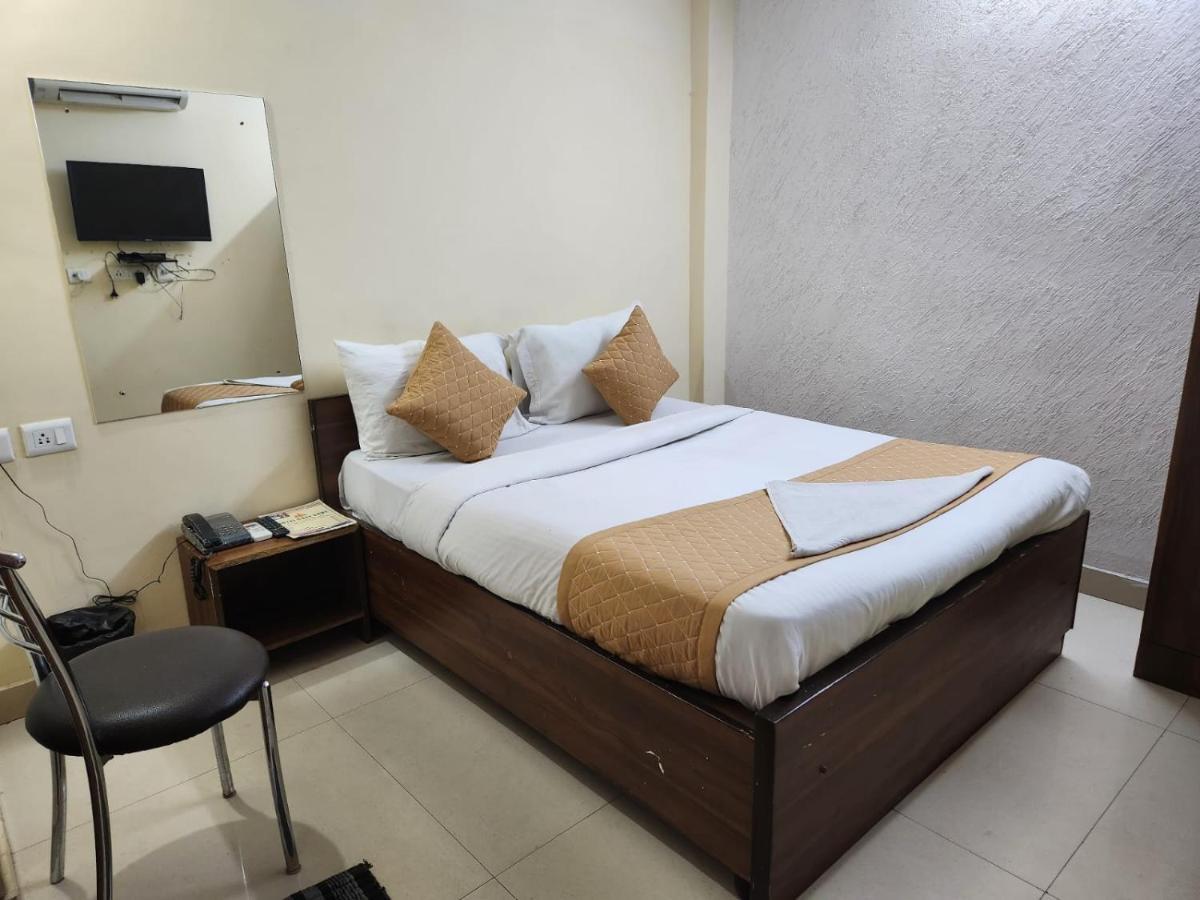 Hotel cozy cave Nuova Delhi Esterno foto