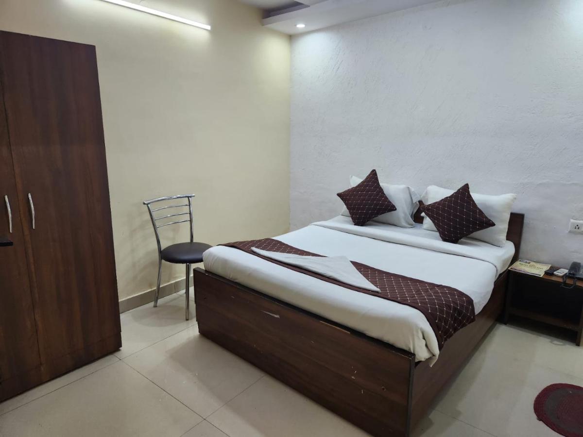 Hotel cozy cave Nuova Delhi Esterno foto