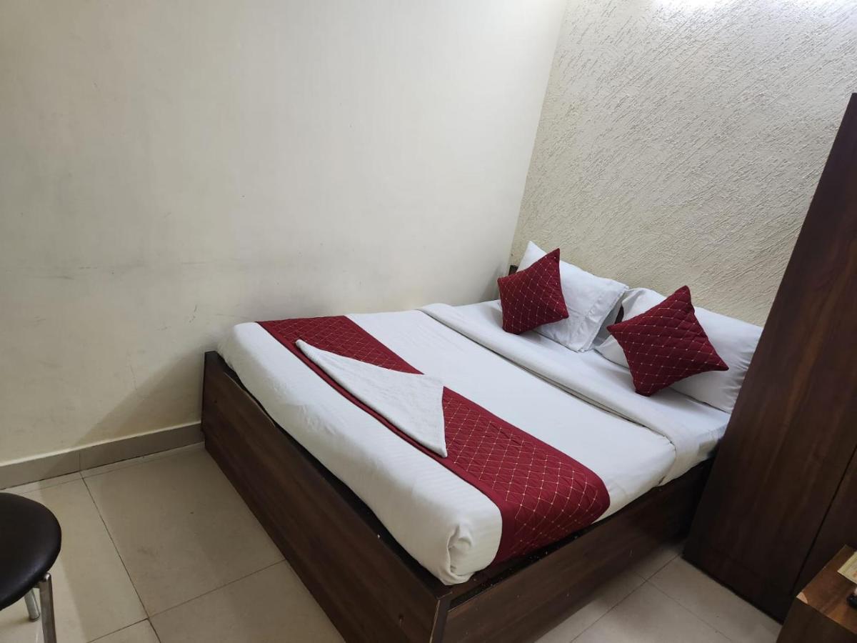 Hotel cozy cave Nuova Delhi Esterno foto
